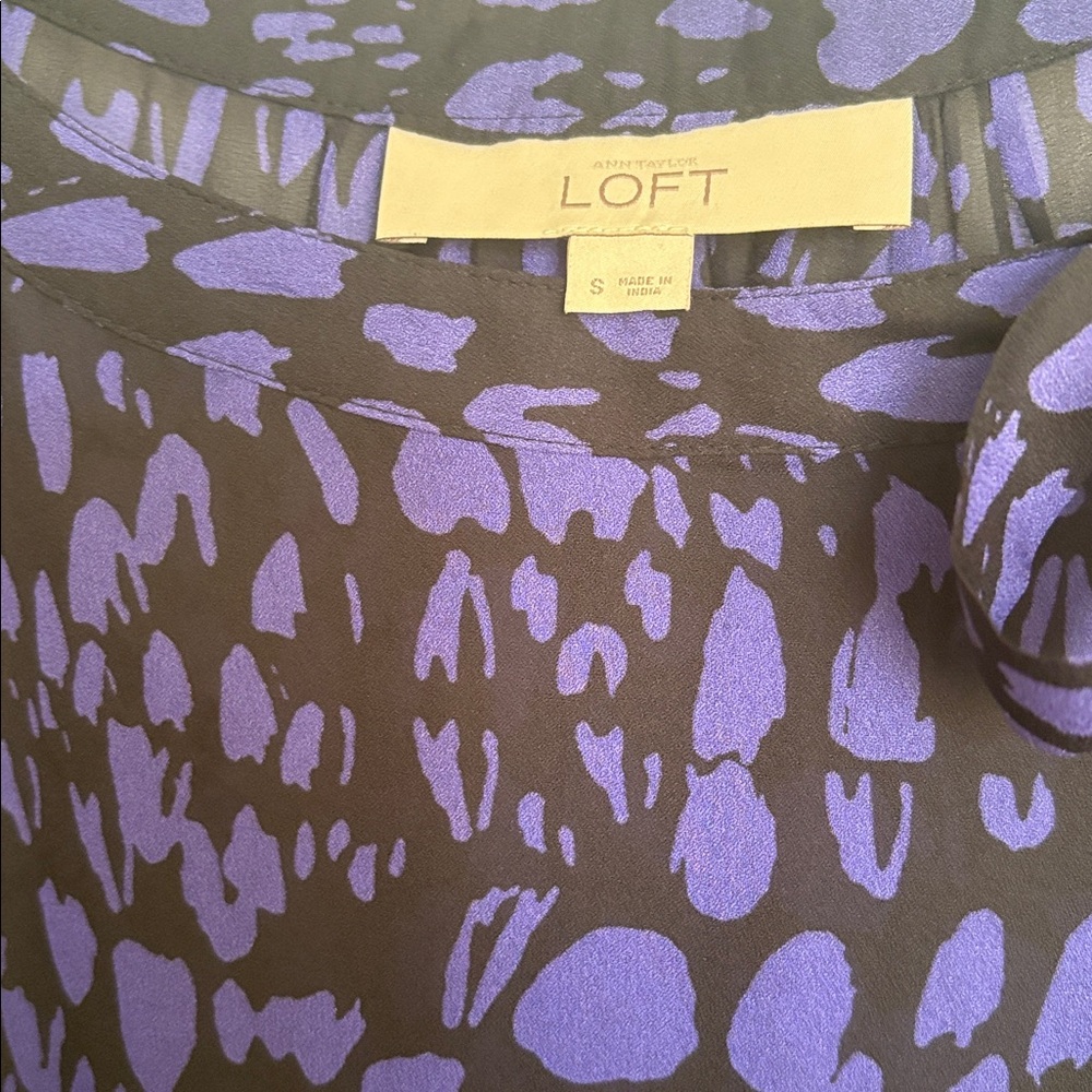 LOFT black and Lavender Print Top with bow‎ at neckline size small - Picture 3 of 4